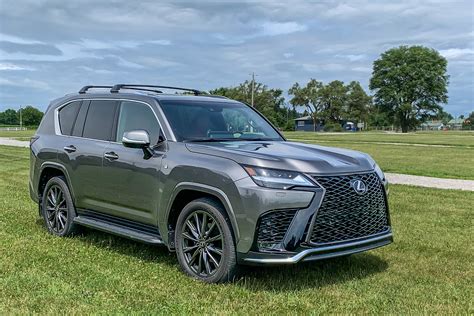 Lexus LX600