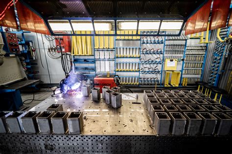 Műanyag és fémszerkezet gyártás