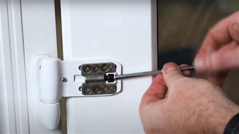 Műanyag ajtó beállítása