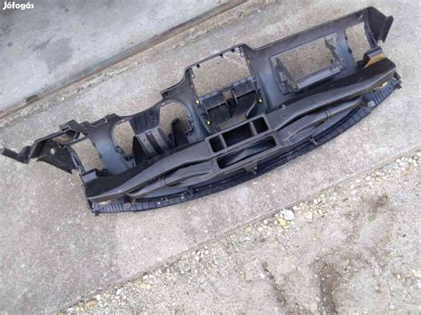 Műszerfal burkolat telepítése