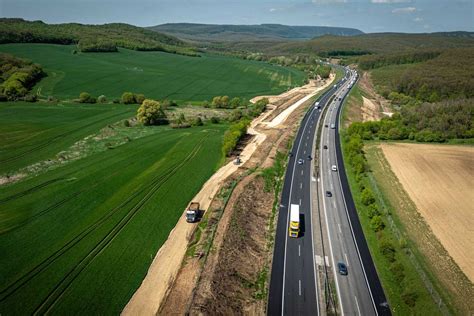 M1-es autópálya felújítási munkálatai