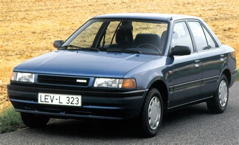 Mazda 323 belső tér