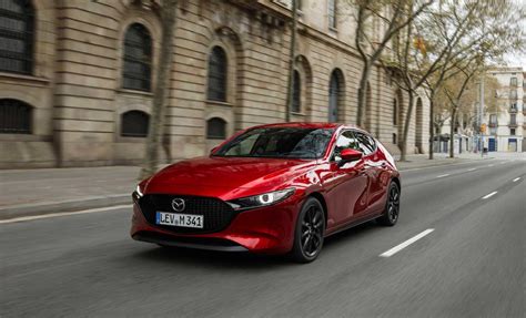 Mazda3 Skyactiv acél felnivel