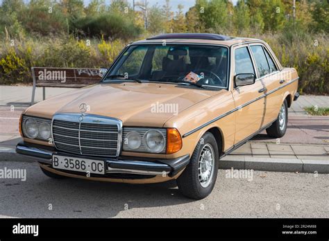 Mercedes Benz W123 200D