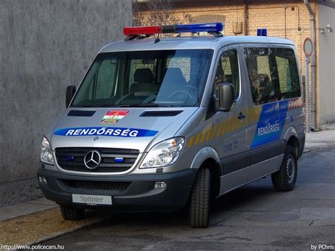 Mercedes G-osztály rendőrautó