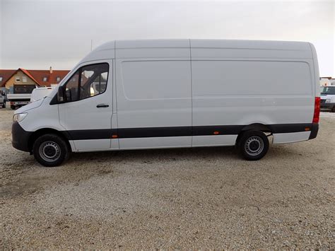 Mercedes Sprinter kisteherautó