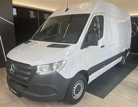 Mercedes Sprinter zárt áruszállító