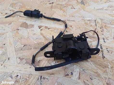 Mercedes motorháztető nyitómechanizmusa