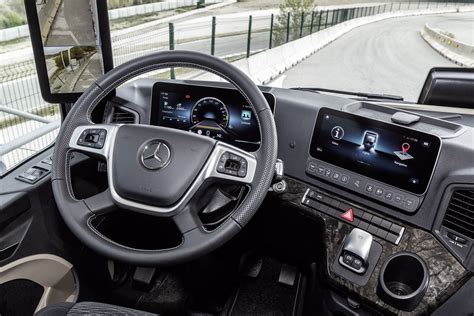 Mercedes-Benz Actros Multimedia Cockpit