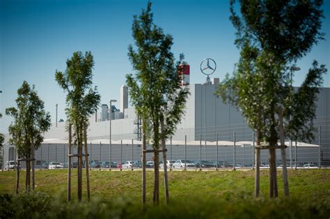 Mercedes-Benz gyár alapkőletétel