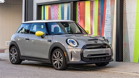 Mini Cooper biztosítéktábla elhelyezése