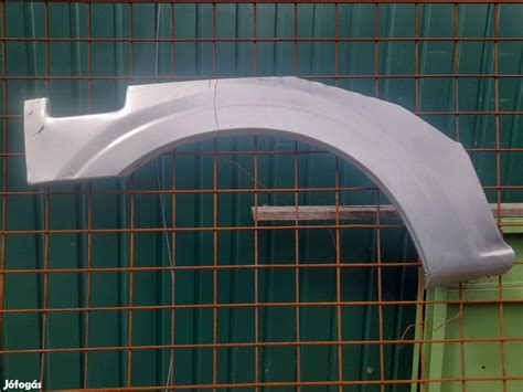 Mitsubishi Lancer hátsó sárvédő javítási folyamata