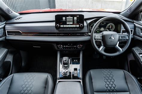 Mitsubishi Outlander PHEV akkumulátor elhelyezkedése