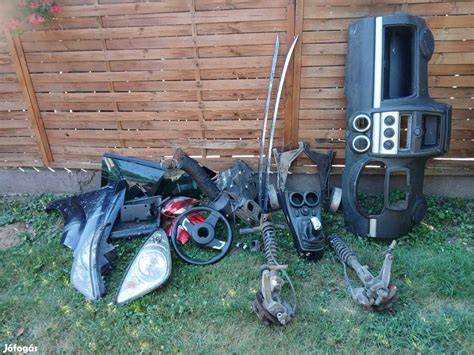 Mopedautó alkatrészek