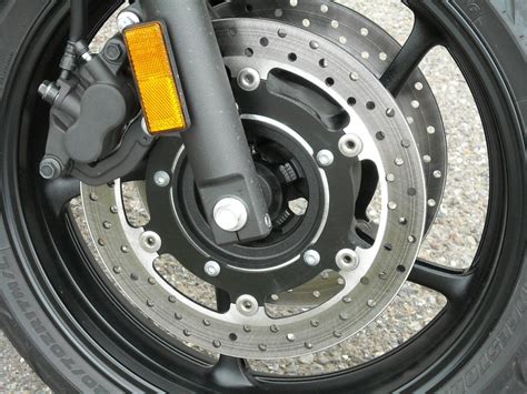 Motorkerékpár fékrendszer