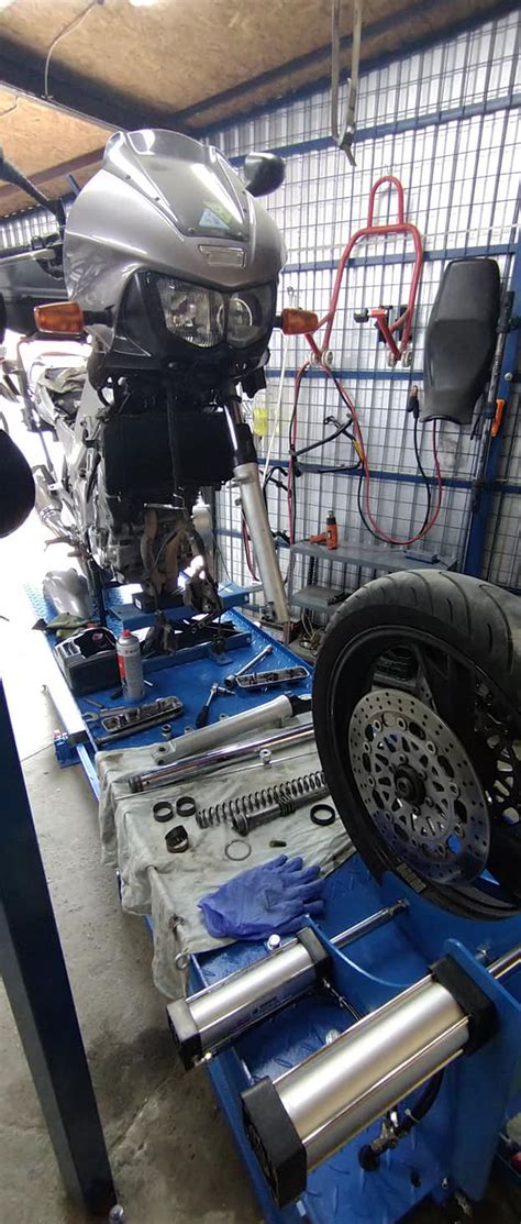 Motorkerékpár javítás