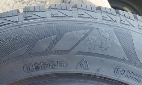 Négyévszakos gumi jelölések