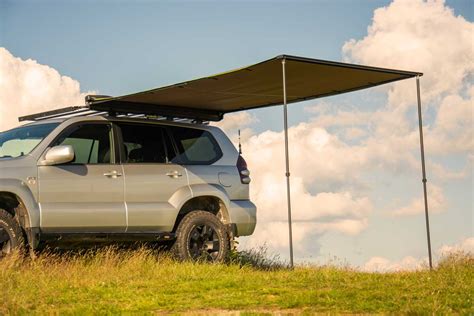 Napvitorla autó fölé szerelve