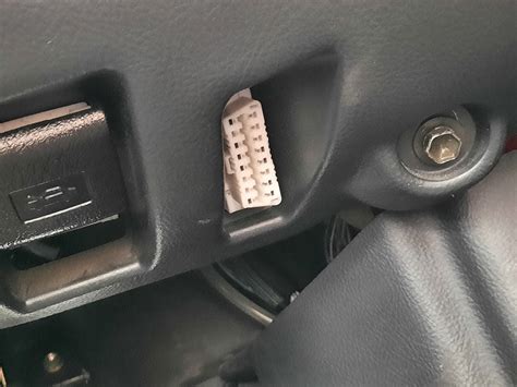 OBD2 port elhelyezkedése egy autóban