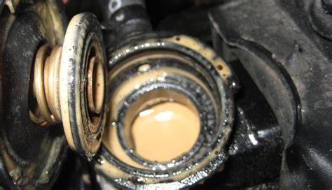 Olajszivárgás a motor alatt