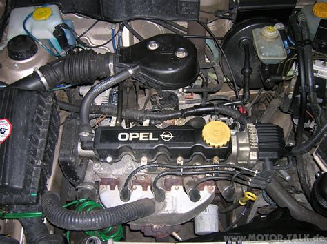 Opel Astra F motor szelepfedéllel