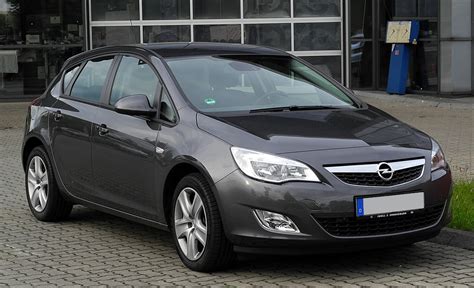 Opel Astra J kerékcsavar