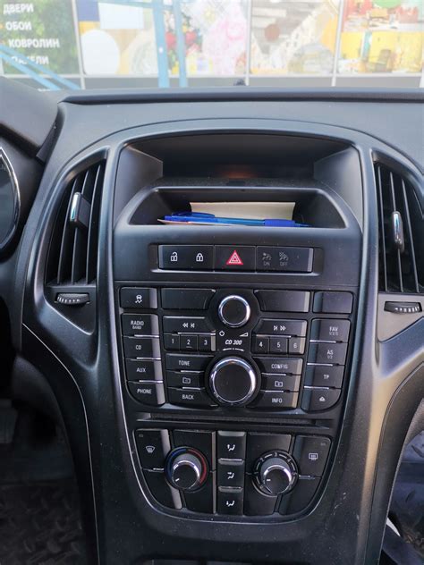 Opel Astra J műszerfal navigációs rendszerrel