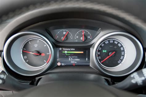 Opel Astra digitális műszerfal