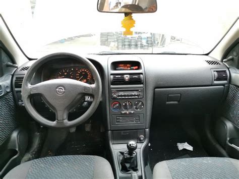 Opel Astra középkonzol