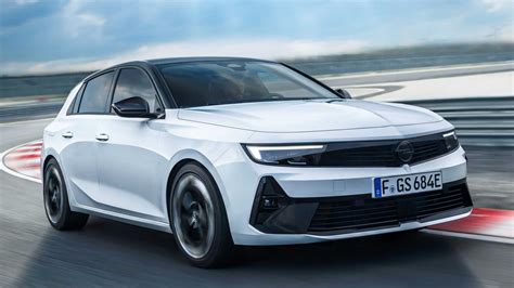 Opel Astra szervizben