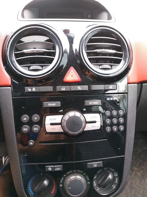 Opel Corsa D hangszóró beépítése