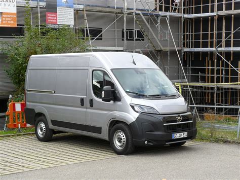 Opel Movano különböző felépítményekkel