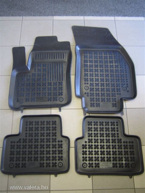 Opel Zafira B gumiszőnyeg