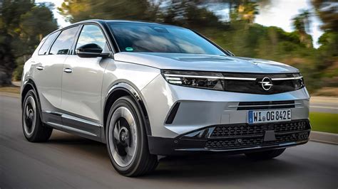 Opel autó szervizben