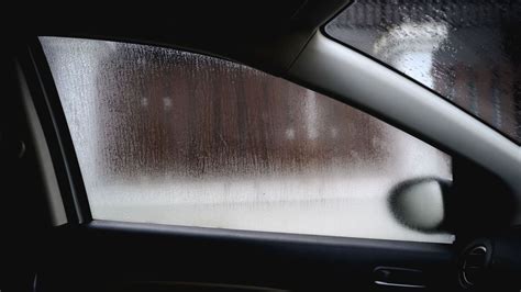 Párás autó szélvédője