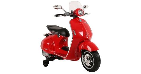 Piros elektromos robogó Vespa GTS 300 Elektromos roller Vespa GTS 300