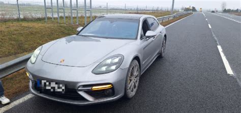 Porsche az autópályán