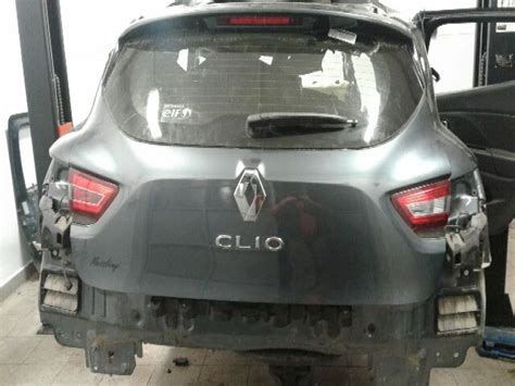 Renault Clio csomagtérajtó