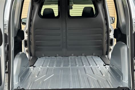 Renault Kangoo raktér