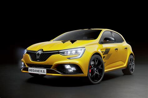 Renault Megane vezetés közben