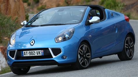 Renault autó spoilerrel