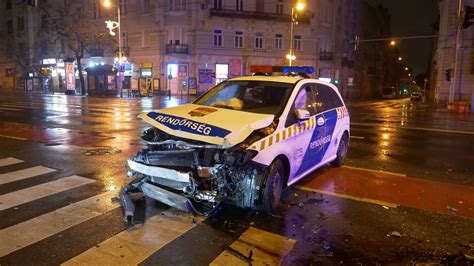 Rendőrautó Budapesten