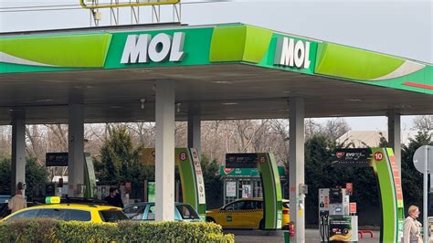 Román üzemanyagár