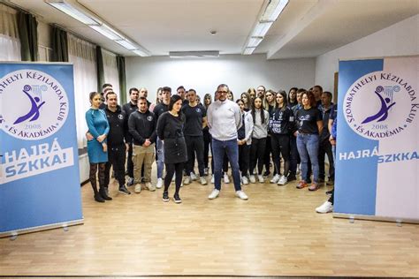 Sajtótájékoztató