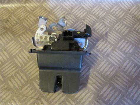 Skoda Octavia csomagtérajtó zár szerkezete