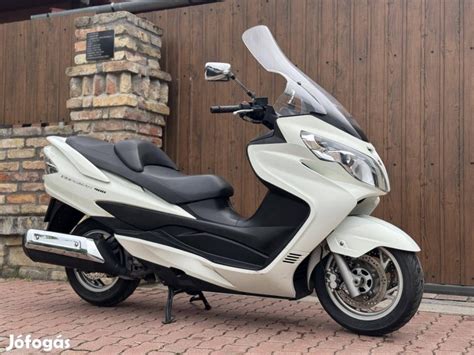 Suzuki Burgman 400 robogó