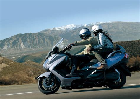 Suzuki Burgman 650 középső táska