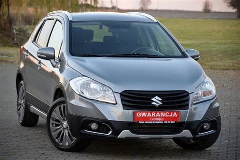 Suzuki SX4 S-Cross tetőcsomagtartóval