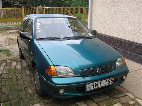 Suzuki Swift zöld üléshuzattal
