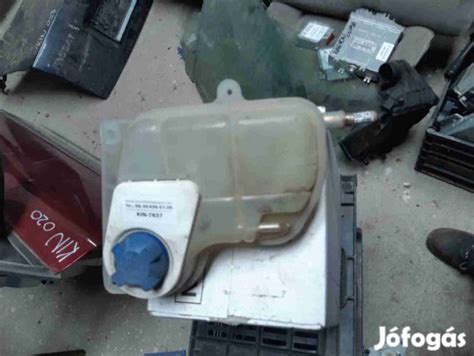 Szélvédőmosó tartály